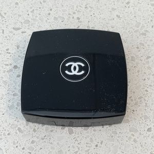 Chanel blush in Élégance 370
